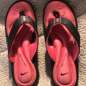 Nike memory foam sandals.Size 9.